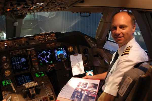 commercial airline pilot school