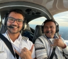 Ashish Raj (L) with Helin Patel (R) flying Diamond DA42