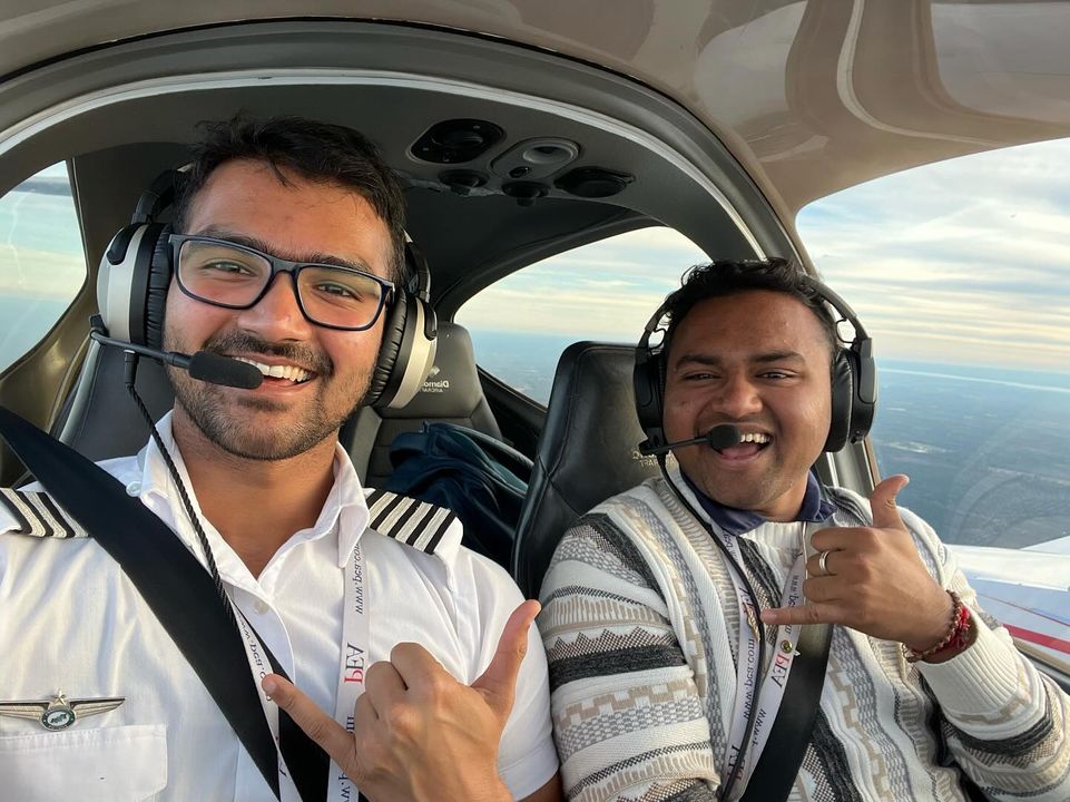 Ashish Raj (L) with Helin Patel (R) flying Diamond DA42
